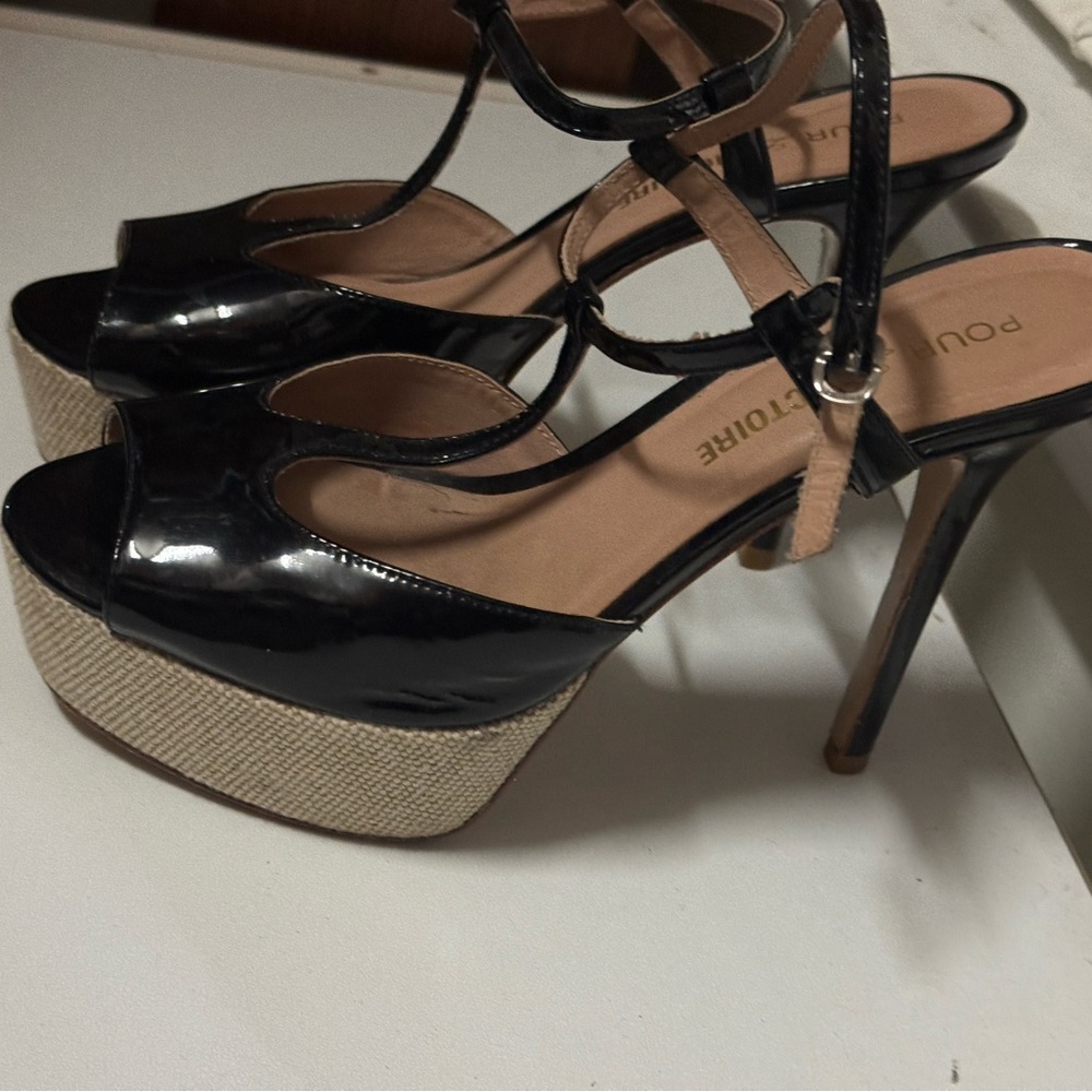 Pour La Victoire Black and Tan Platform Heels